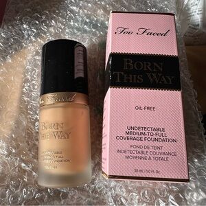 Too Faced Born This Way Undetectable foundation - Ivory
